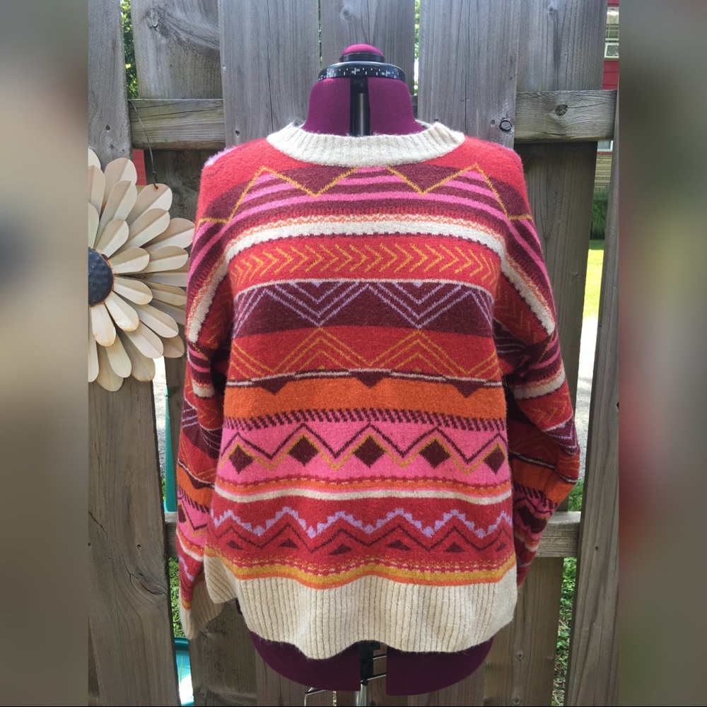Geometric print pullover sweater NEW